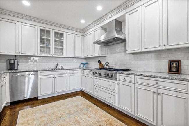 Building Photo - 348 Beacon St