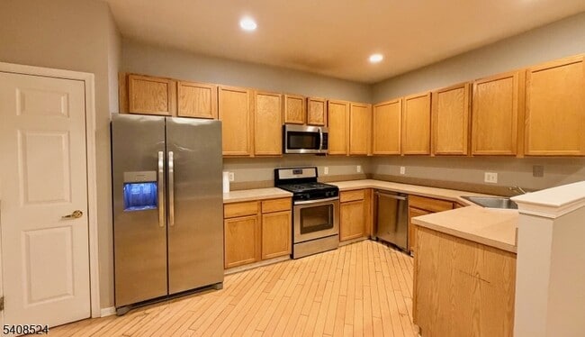 Building Photo - 43 Windsor Dr