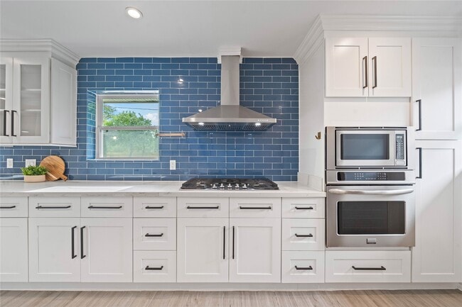 Building Photo - 9022 Quebec Dr