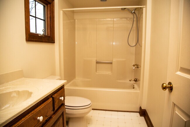 Building Photo - 1033 Hobbs Rd