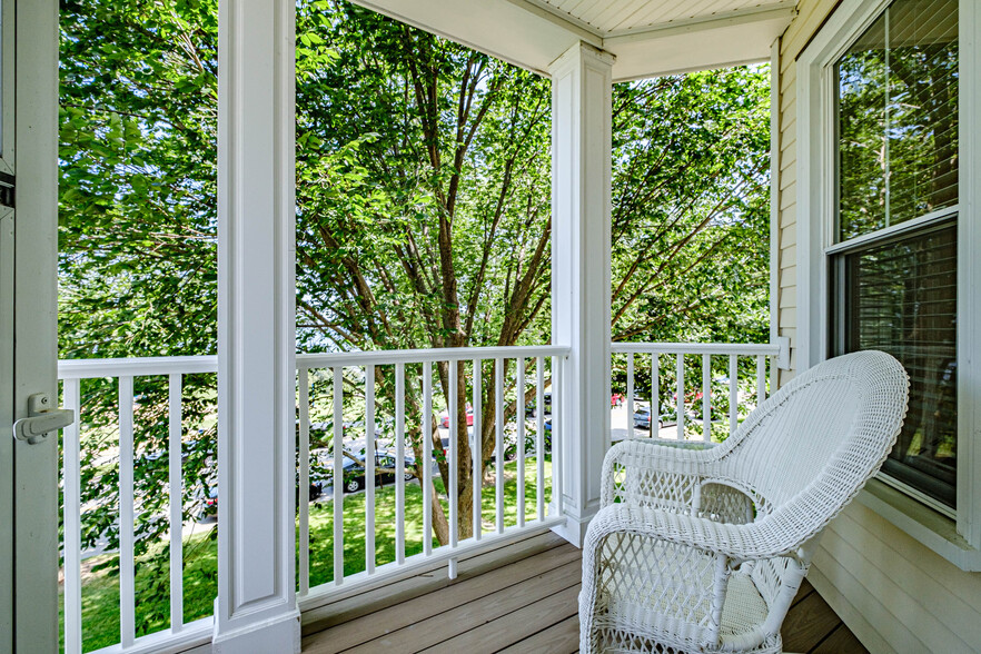 Private deck - 218 Eastern Promenade