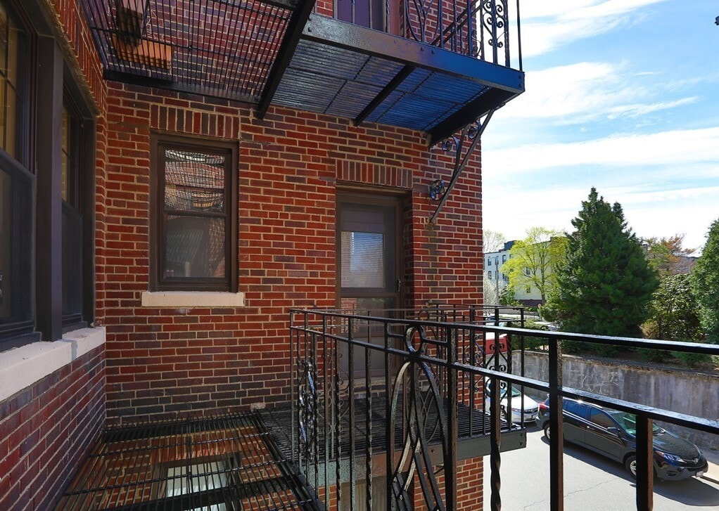 Building Photo - 189 Chestnut Hill Ave