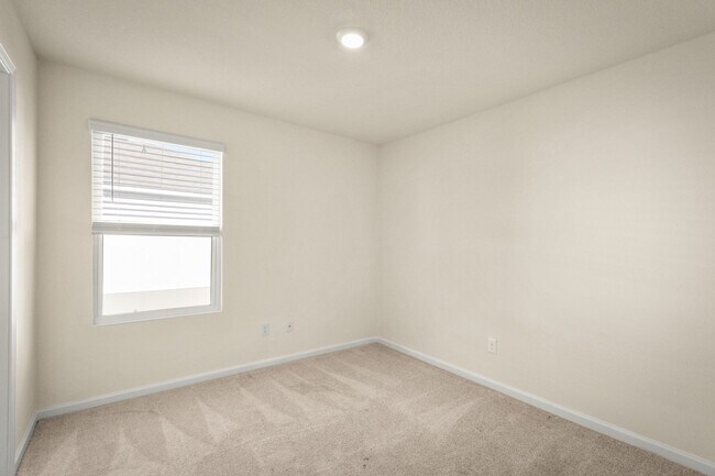 Building Photo - Charming 3-Bedroom Townhome for Rent in Wh...