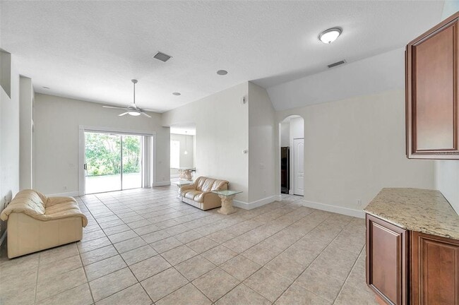 Building Photo - 1915 Fruitridge St