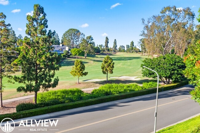 Building Photo - Stunning 3 Bedroom + Bonus Room 3.5 Bath A...