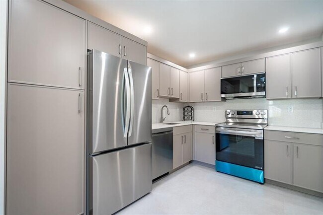 Building Photo - 3175 NE 48th Ct