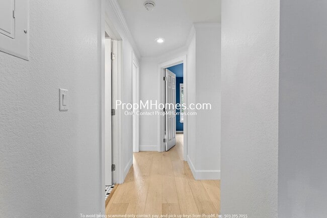 Building Photo - 7937 SW 40th Ave