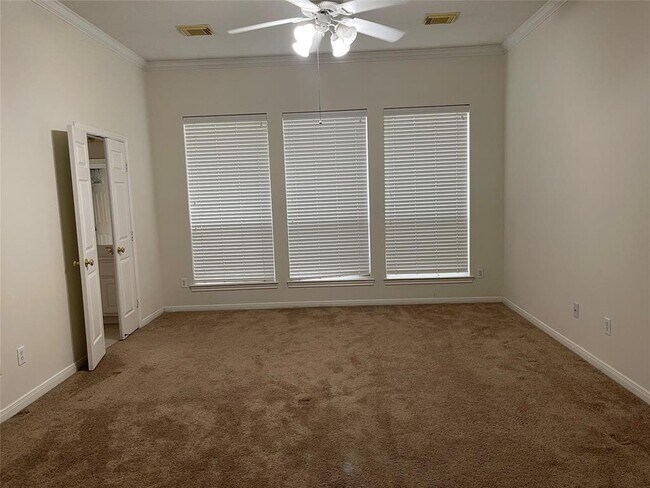 Building Photo - 9410 Creek Vine Dr