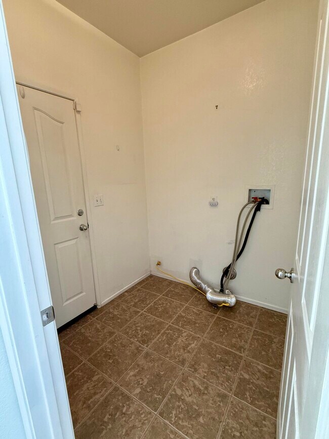 Building Photo - 1122 Oro Ridge