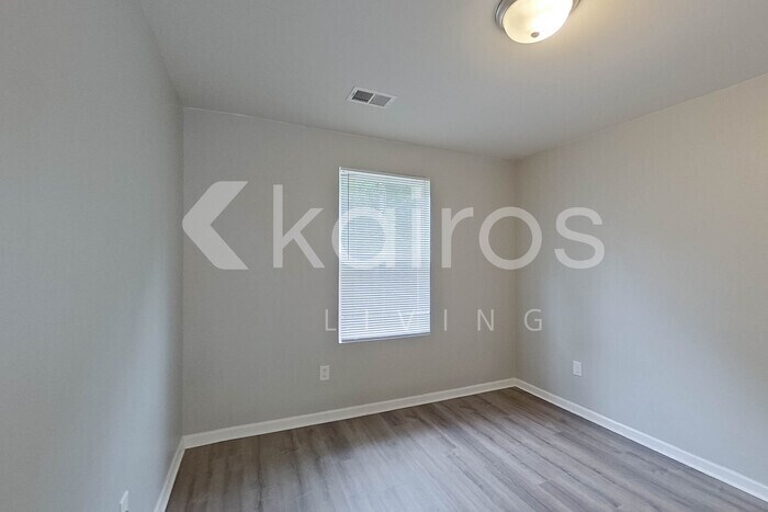 Building Photo - 305 Cedar Ridge