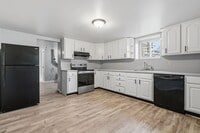 Building Photo - Modern 2 bedroom home in Carnegie available now!