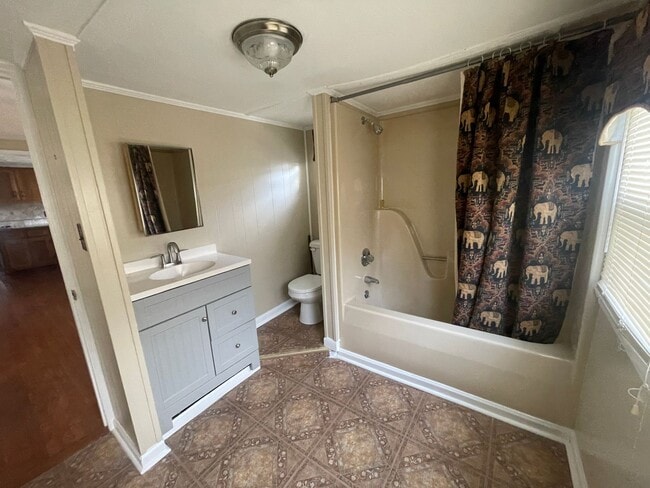 Building Photo - Easy location in Erwin