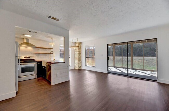 Building Photo - 50 Cypress Fairway Village