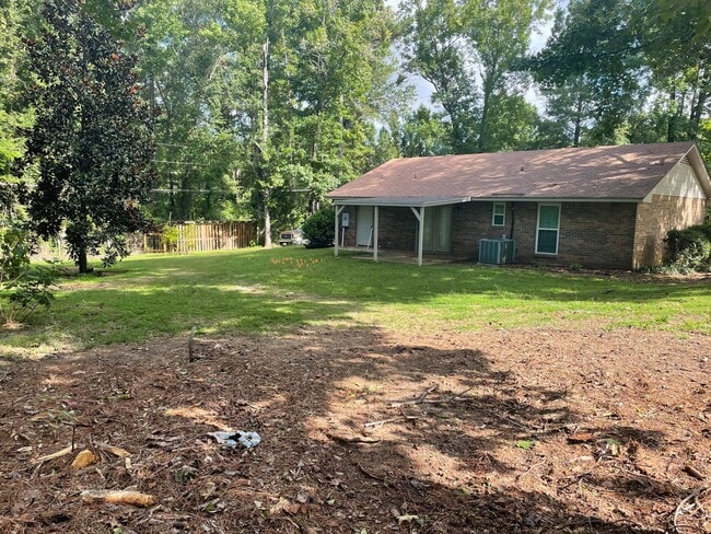 Building Photo - Country Living 3/2 in Wetumpka