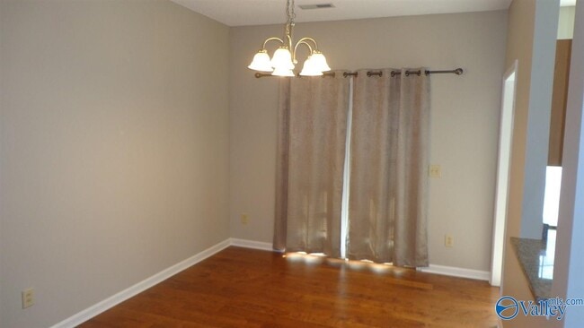 Building Photo - 718 Wynsom Dr SE