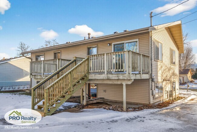 Building Photo - Recently Remodeled 4 Bedroom Home