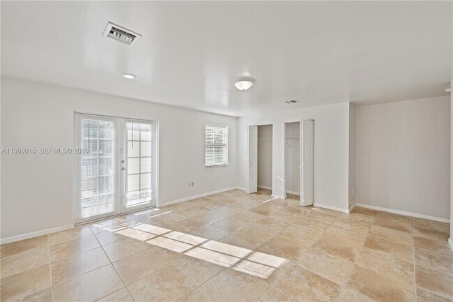 Building Photo - 819 SW 7th Ave