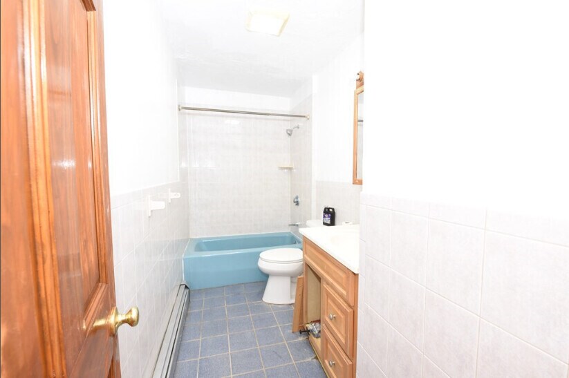 Building Photo - 7 Gayland St