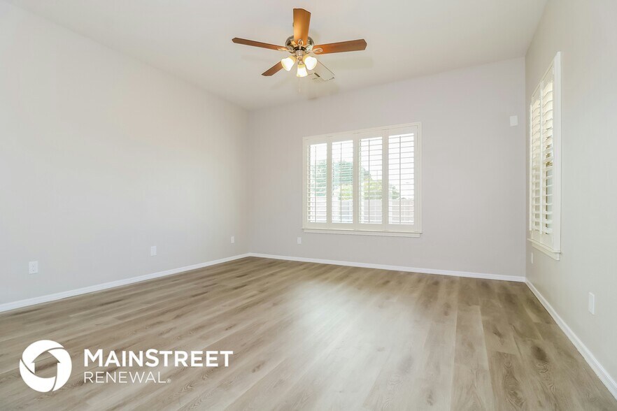 Building Photo - 11761 W Daley Ln