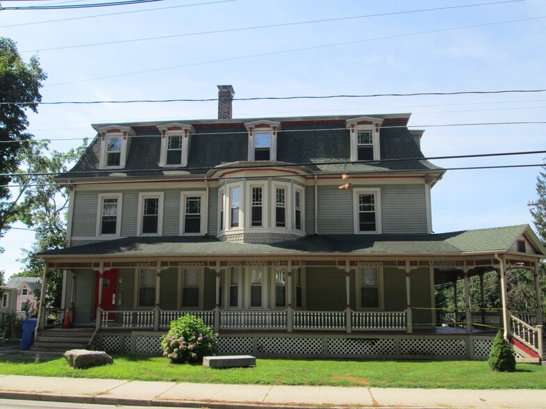 Building Photo - 324 Valley St