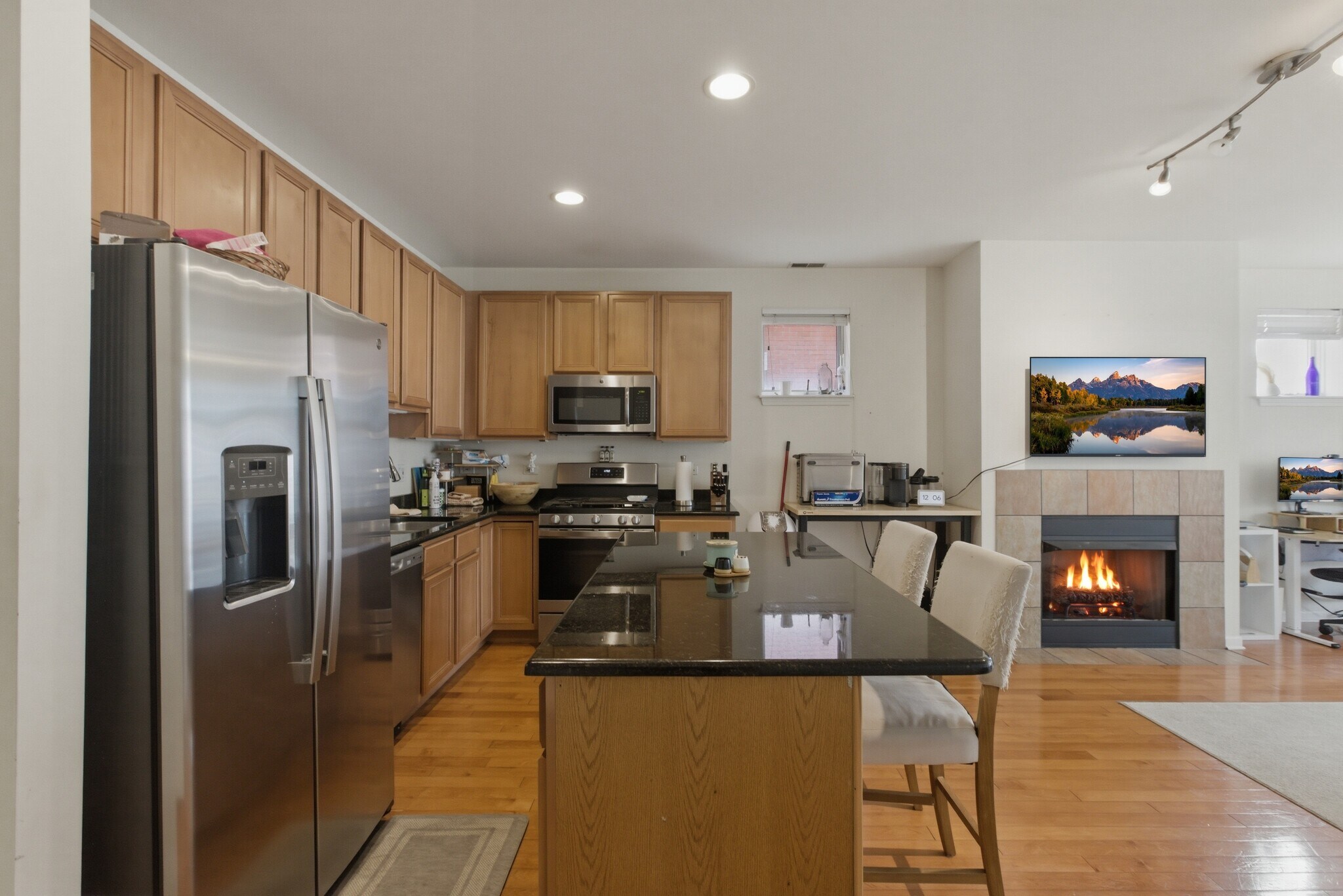 Building Photo - 808 W University Ln
