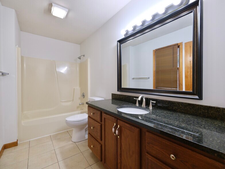 Building Photo - 2614 Findley Dr