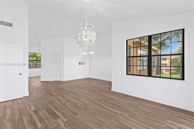 Building Photo - 15569 Miami Lakeway N