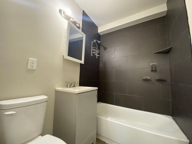 Building Photo - 3 Bedroom Home in Gary