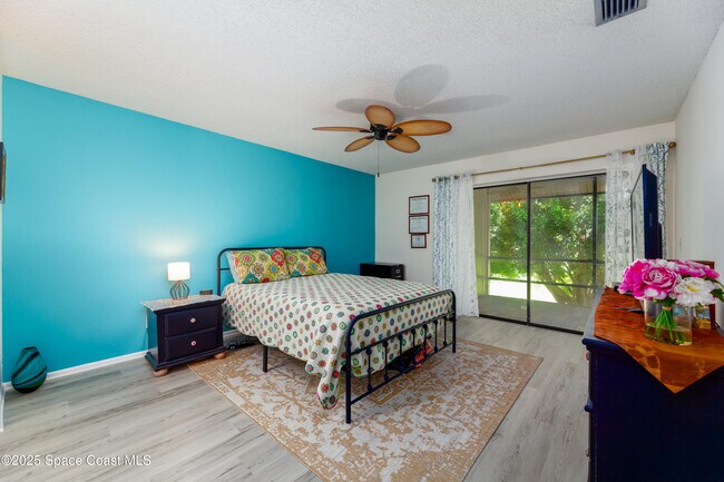 Building Photo - 2245 Golf Isle Dr
