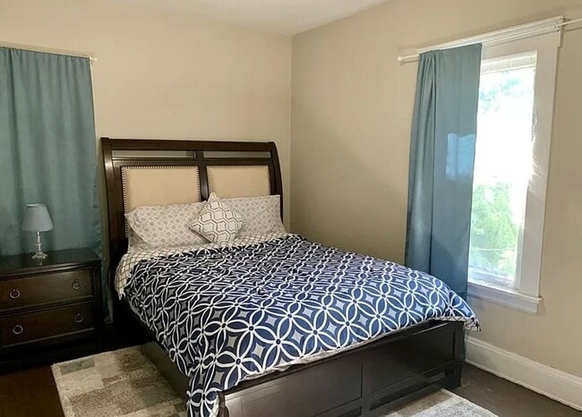 Building Photo - Buckingham11710