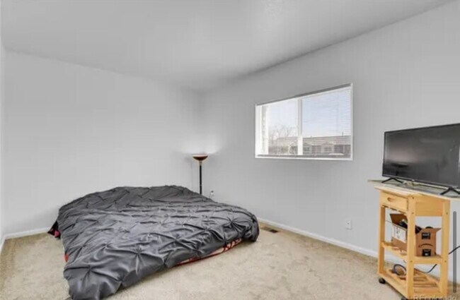 Building Photo - 2209 E 111th Dr