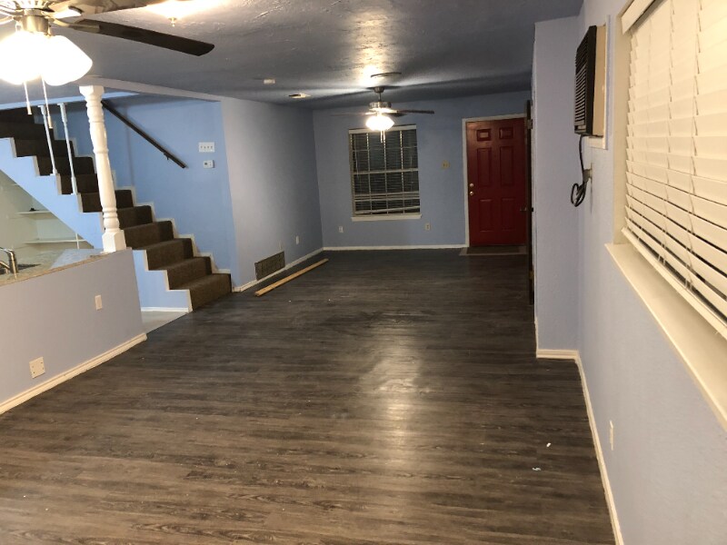 Building Photo - 2607 W Green Oaks Blvd
