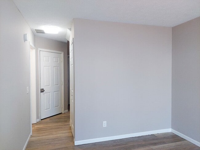 Building Photo - 205-207 Lincoln St