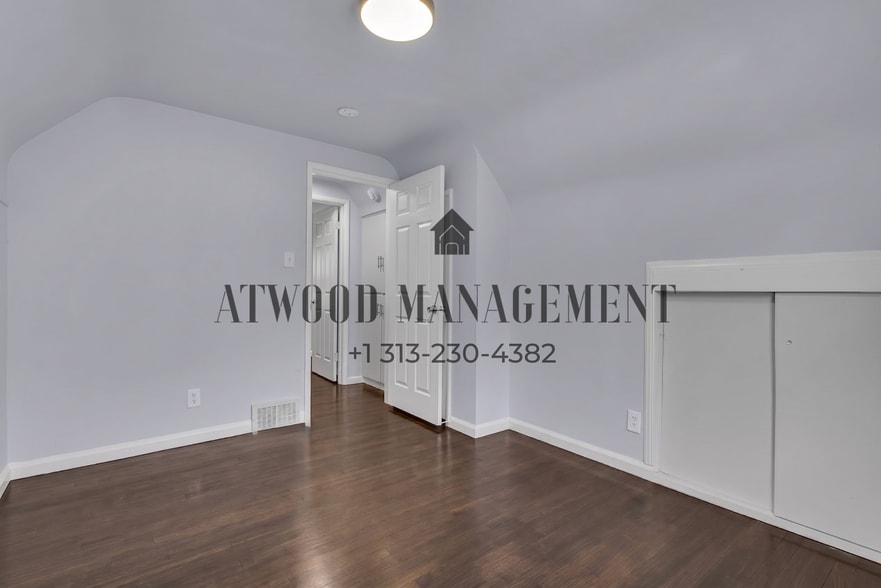 Building Photo - This beautifully updated 4-bedroom, 2-bath single-family home is ready for move-in!