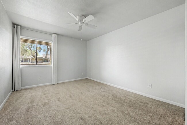 Building Photo - 5995 N 78th St