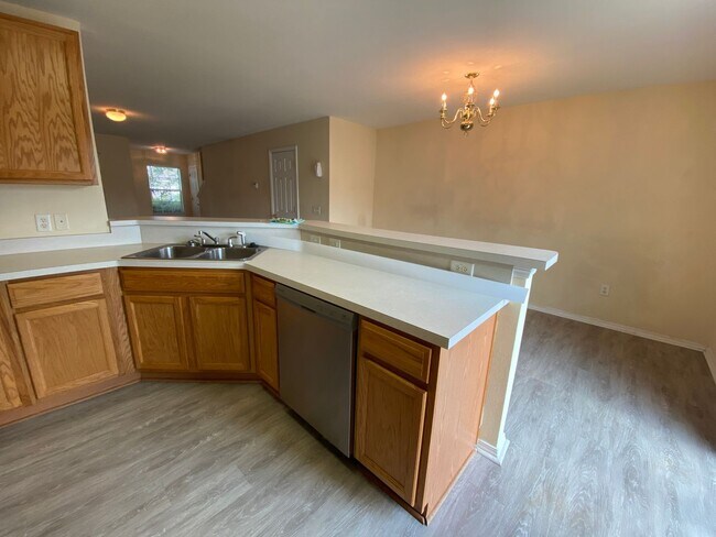 Building Photo - 2 bedroom 2.5 bath in Godley Park