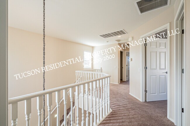 Building Photo - 6012 S Meadow Breeze Dr