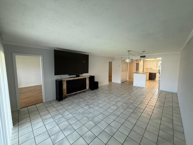 Building Photo - 1050 Sugar Sands Blvd