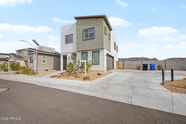 Building Photo - 141 W Latona Rd