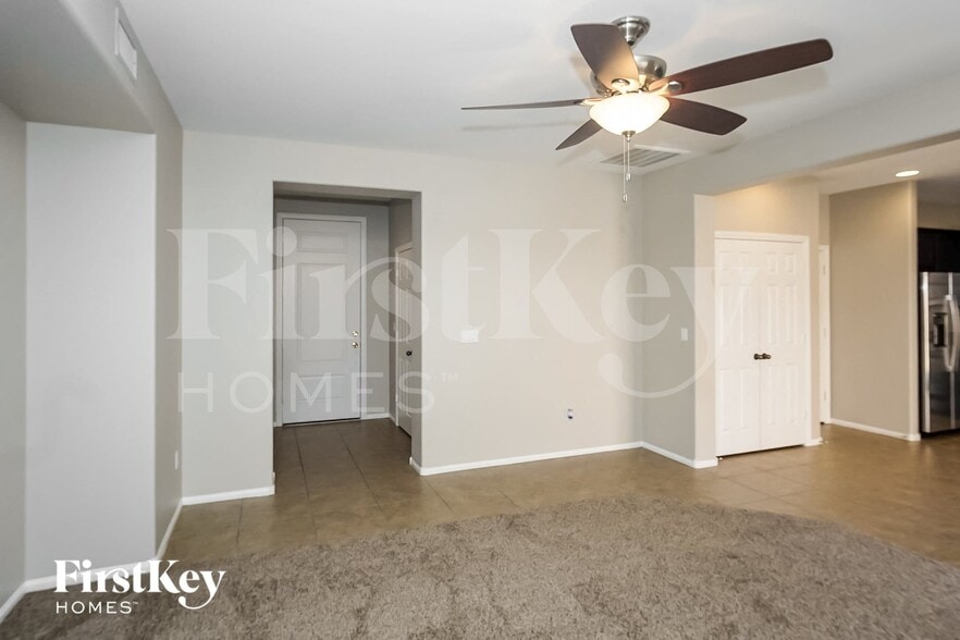 Building Photo - 10611 Moss Lake St
