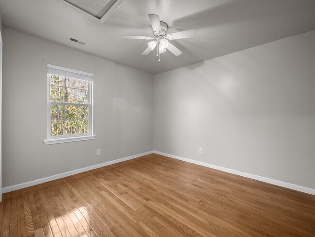 Building Photo - 218 Winterberry Ct