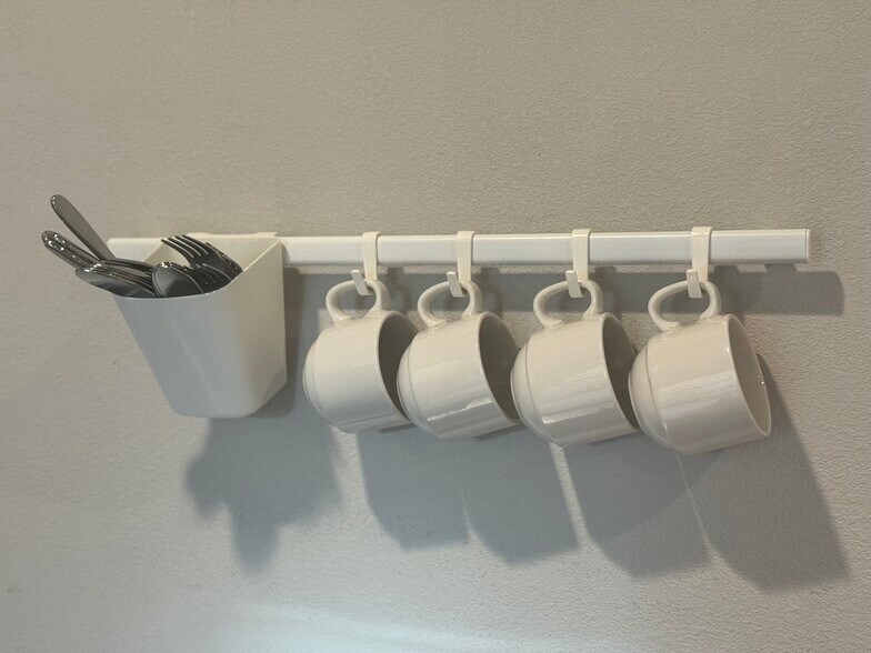 Building Photo - 5827 Rose Ave