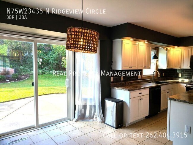 Building Photo - N75W23435 N Ridgeview Cir