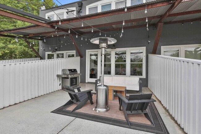 Building Photo - 675 Greenwood Ave NE