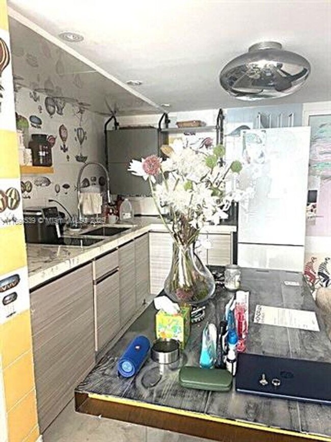 Building Photo - 1100 West Ave