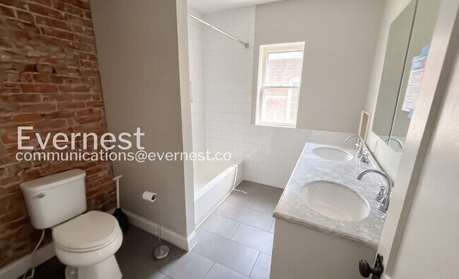 Building Photo - Spacious 4 Bed, 2 Bath Home with Fenced Yard and Stainless Steel Appliances | Pet Friendly | Avai...