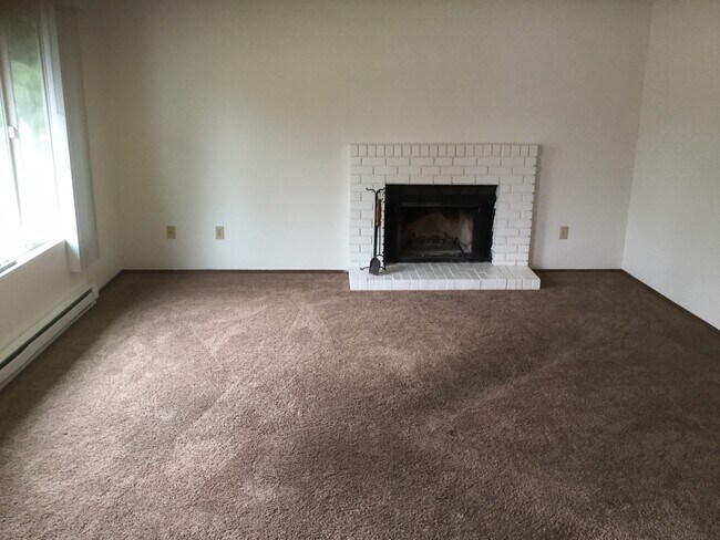 Building Photo - 3846 D Pl SE