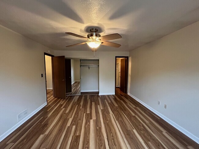 Building Photo - 7283 Beacon Hill Dr
