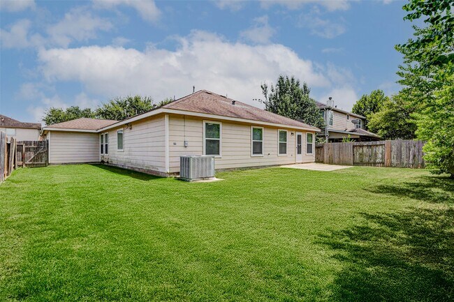 Building Photo - 7027 Parkford Meadow Dr
