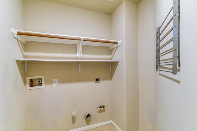Building Photo - 16802 Village View Trail